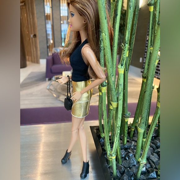 New Barbie Fashionistas - Teresa Doll - Picture 13 of 16